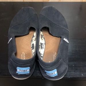 TOM’s shoes